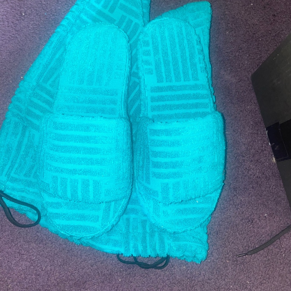 Never bitters slide. Very comfy. Eye catching color. Too big for me. Will trade